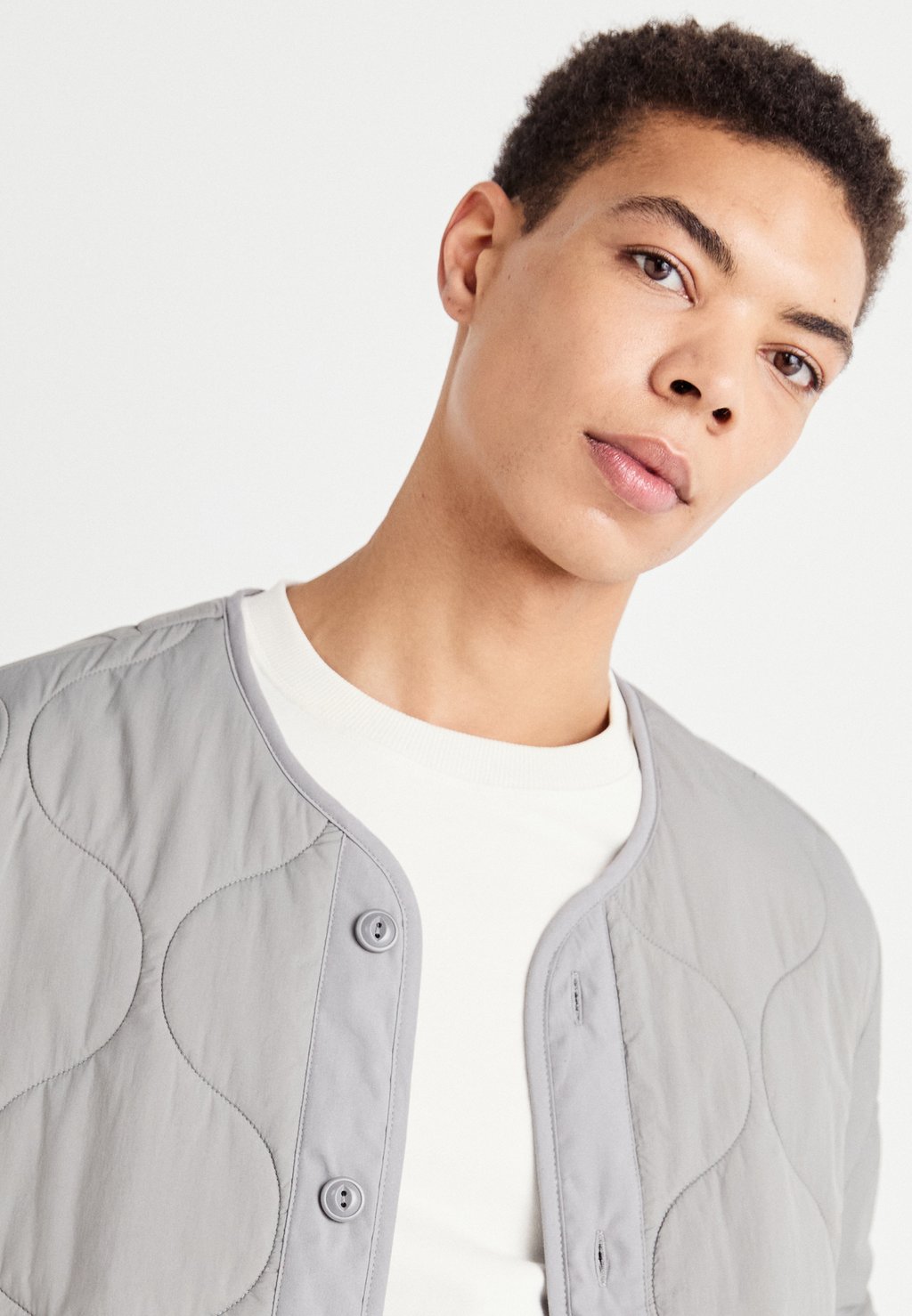 

Легкая куртка QUILTED LINER JACKET Lee, светло-серый