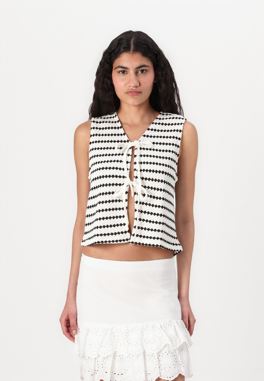 

Топ без рукавов ONLEVA SHORT STRIPE VEST ONLY, слоновая кость