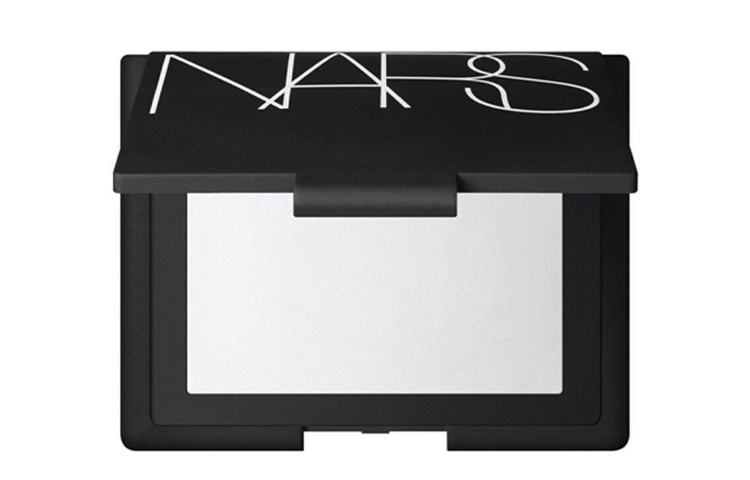 Светоотражающая фиксирующая пудра NARS Light Reflecting Pressed Powder, 10 г — фото 4