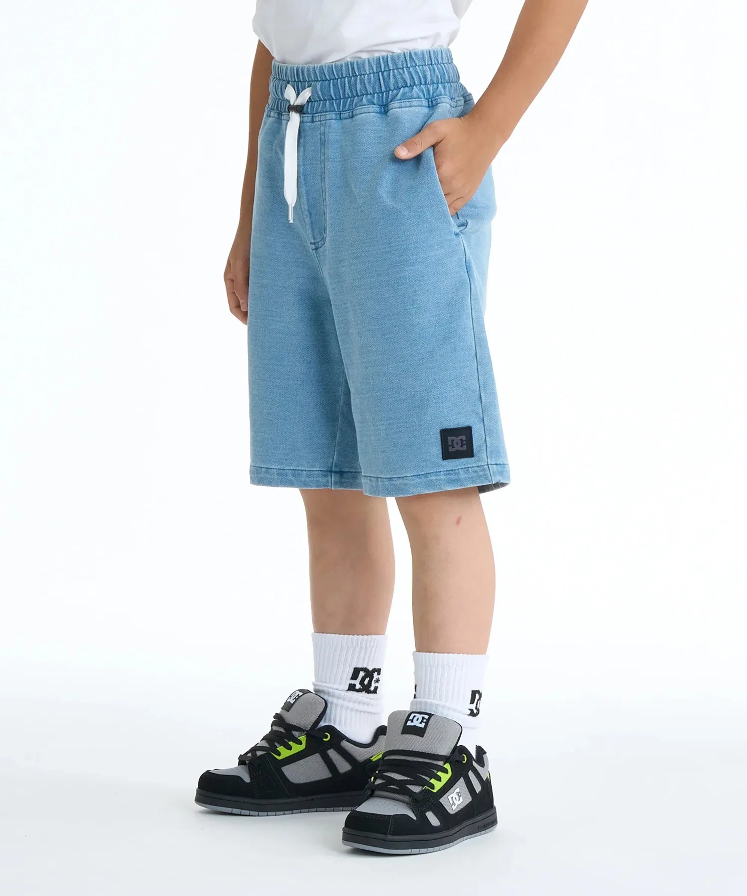 Детские шорты DC SHOES Kids 26 KD JS SHORT Shorts [модель весна/лето 2026] / Джинсовые шорты из трикотажа с завязками