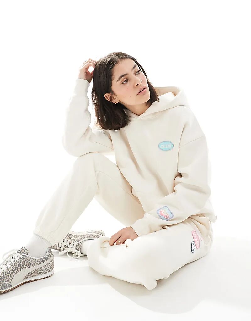 

Толстовка Cotton On из плюша премиум-класса цвета кокосового молока — часть комплекта Cotton On