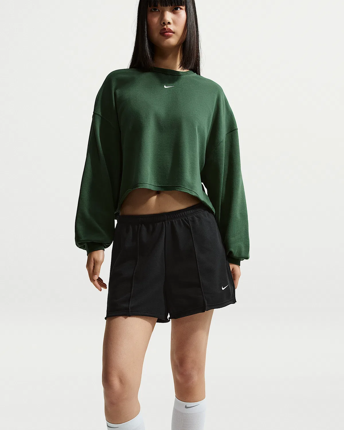 Женские шорты Nike Sportswear Chill Terry из французского махрового трикотажа со средней посадкой, Black/Black/Sail — фото 4