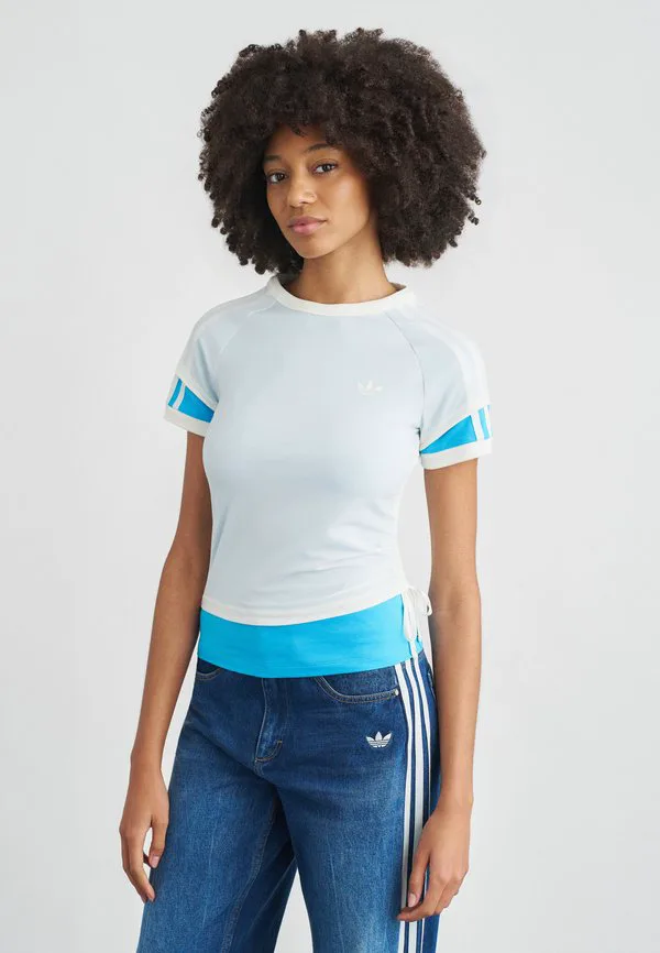 

Футболка с многослойным принтом calitee Adidas Originals, Off White/App Sky Rush, Белый, Футболка с многослойным принтом calitee Adidas Originals, Off White/App Sky Rush