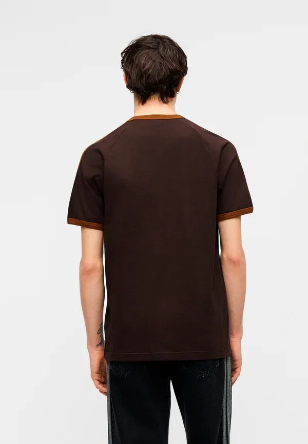 Футболка с принтом 3S tee Adidas Originals, цвет кофе с молоком/бронзовый — фото 4