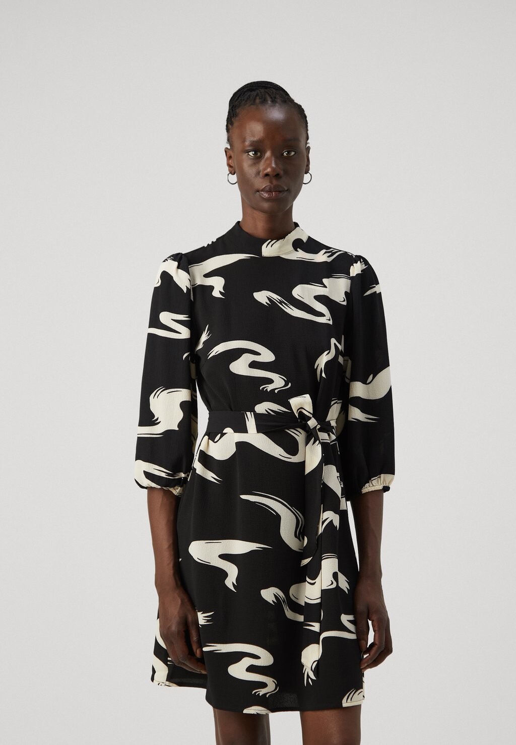 

Повседневное платье ONLNOVA LIFE LUX 3/4 SWIRLA DRESS ONLY Tall, черный