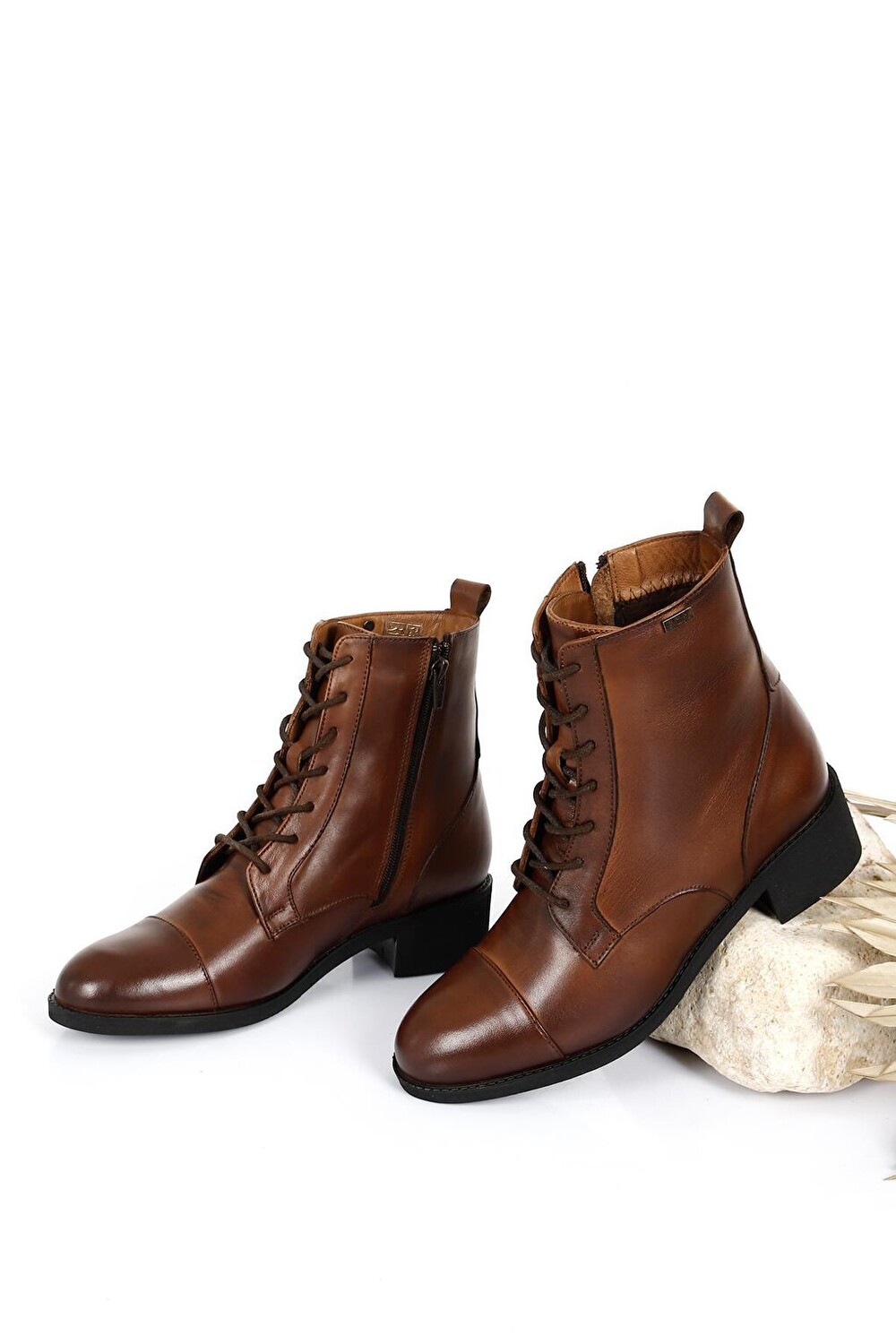 

Женские повседневные ботинки из натуральной кожи с круглым носком, резиновой подошвой, каблуком и молнией на шнуровке 50417 GÖNDERİ(R), тан-браун