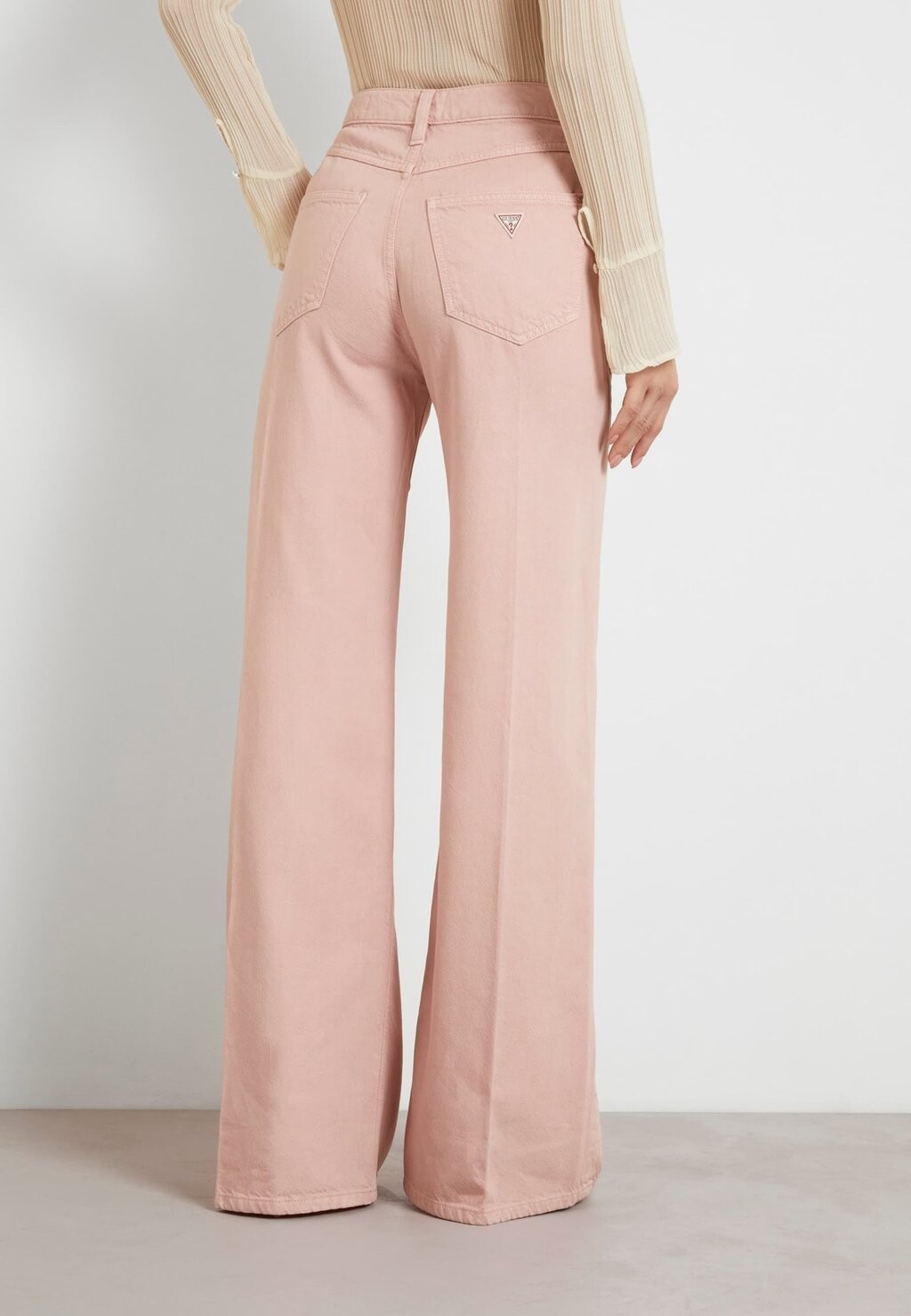

Расклешенные джинсы Bellflower Wide Leg Guess, розы