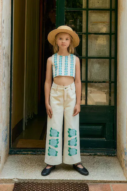 Джинсы прямого кроя Blue Flower Print Denim Tinycottons, белый