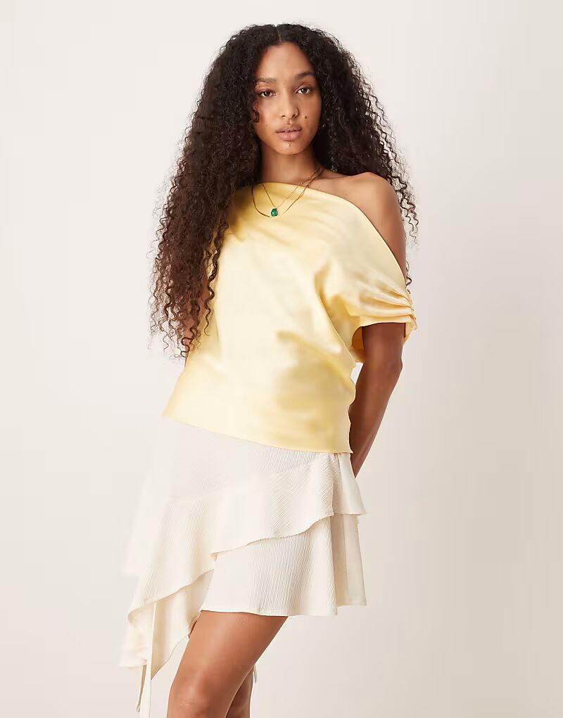 

Атласный топ на одно плечо ASOS DESIGN цвета пахты