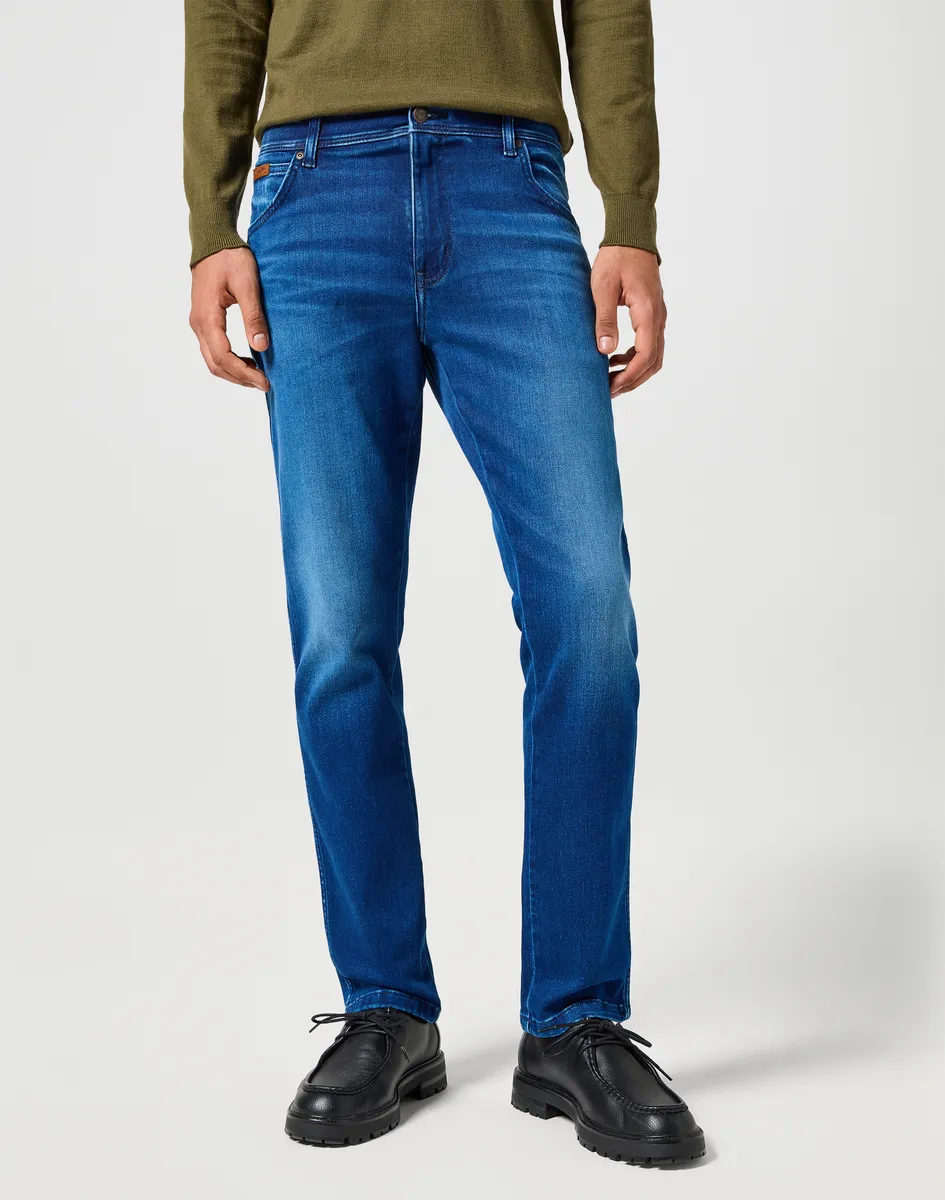 

Джинсы Wrangler с 5 карманами "TEXAS SLIM FREE TO STRETCH", эластичный материал, синий