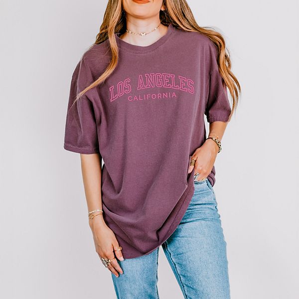 

Футболка с вышивкой Los Angeles CA, окрашенная в готовом виде Simply Sage Market, Berry
