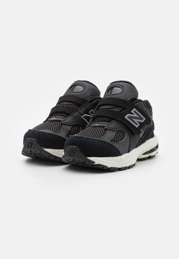Унисекс кроссовки для ходьбы 2002 года New Balance, Black — фото 2