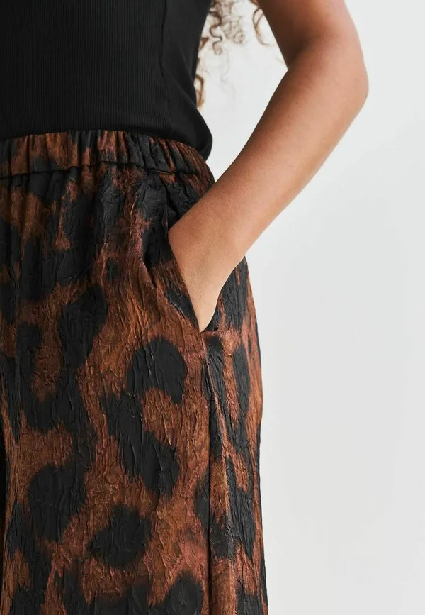Широкие брюки мятой ткани, укороченного кроя. Next, Brown Animal Print — фото 4