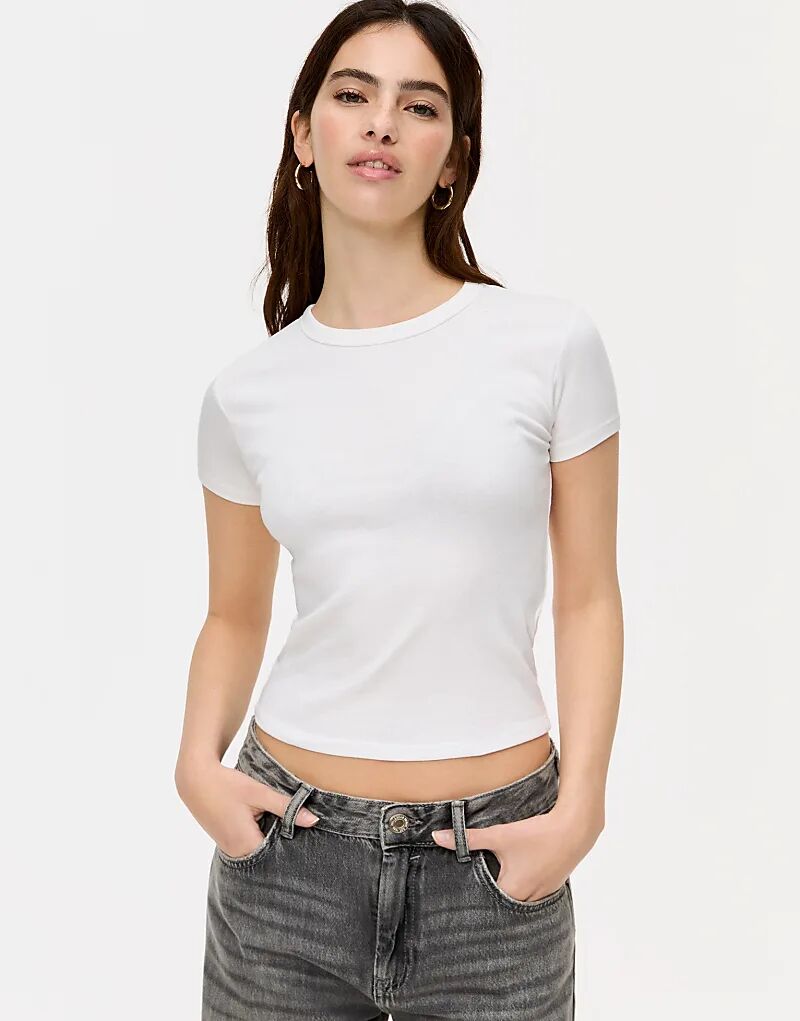 

Футболка Pull&Bear облегающего кроя белого цвета