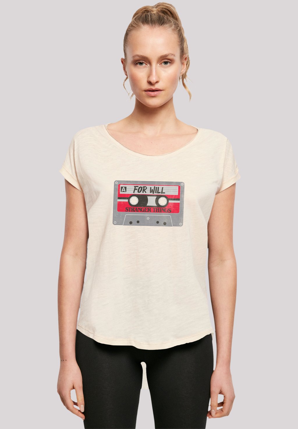 

Футболка с принтом STRANGER THINGS CASSETTE FOR WILL NETFLIX TV SERIES F4NT4STIC, песочный