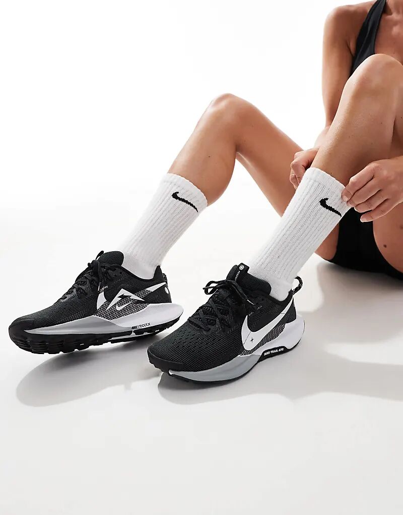 Кроссовки Pegasus ReactX Trail 5 в черном и белом цвете Nike Running