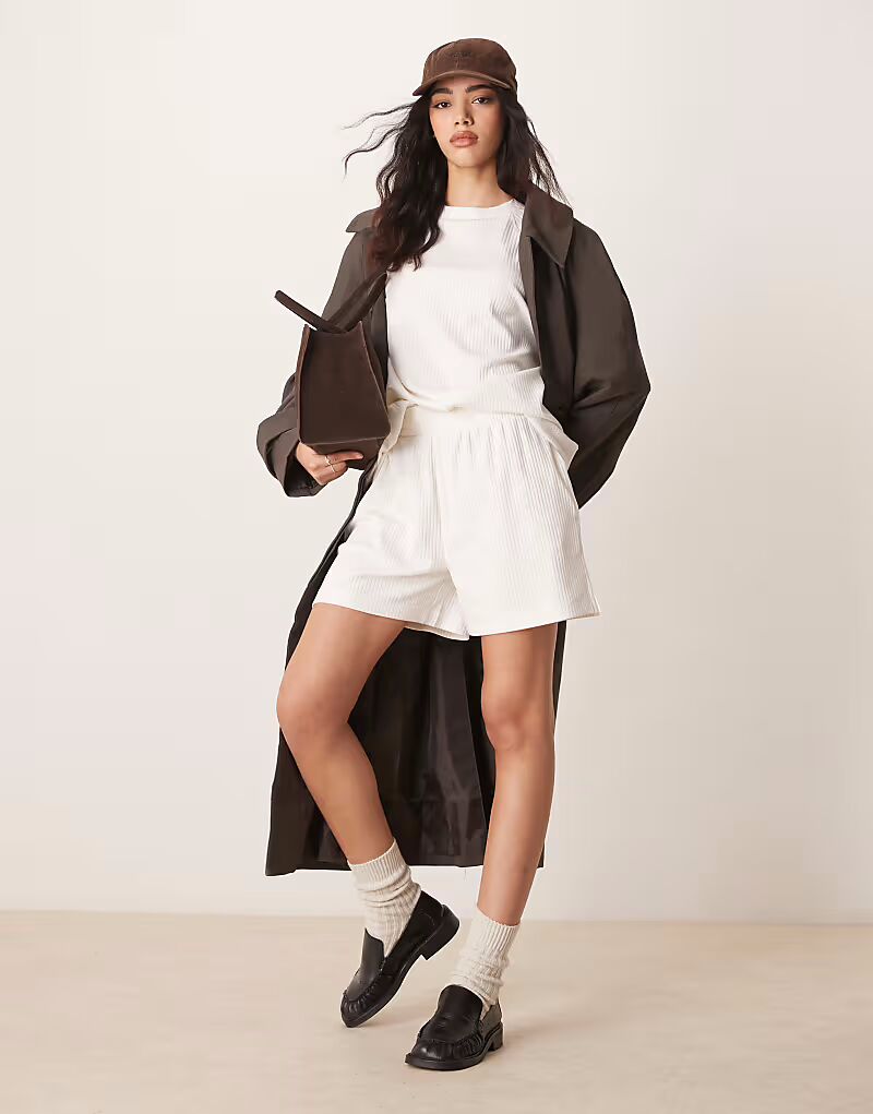 

Укороченный комбинезон ASOS DESIGN с объемным лифом и толстым рубчиком, кремового цвета