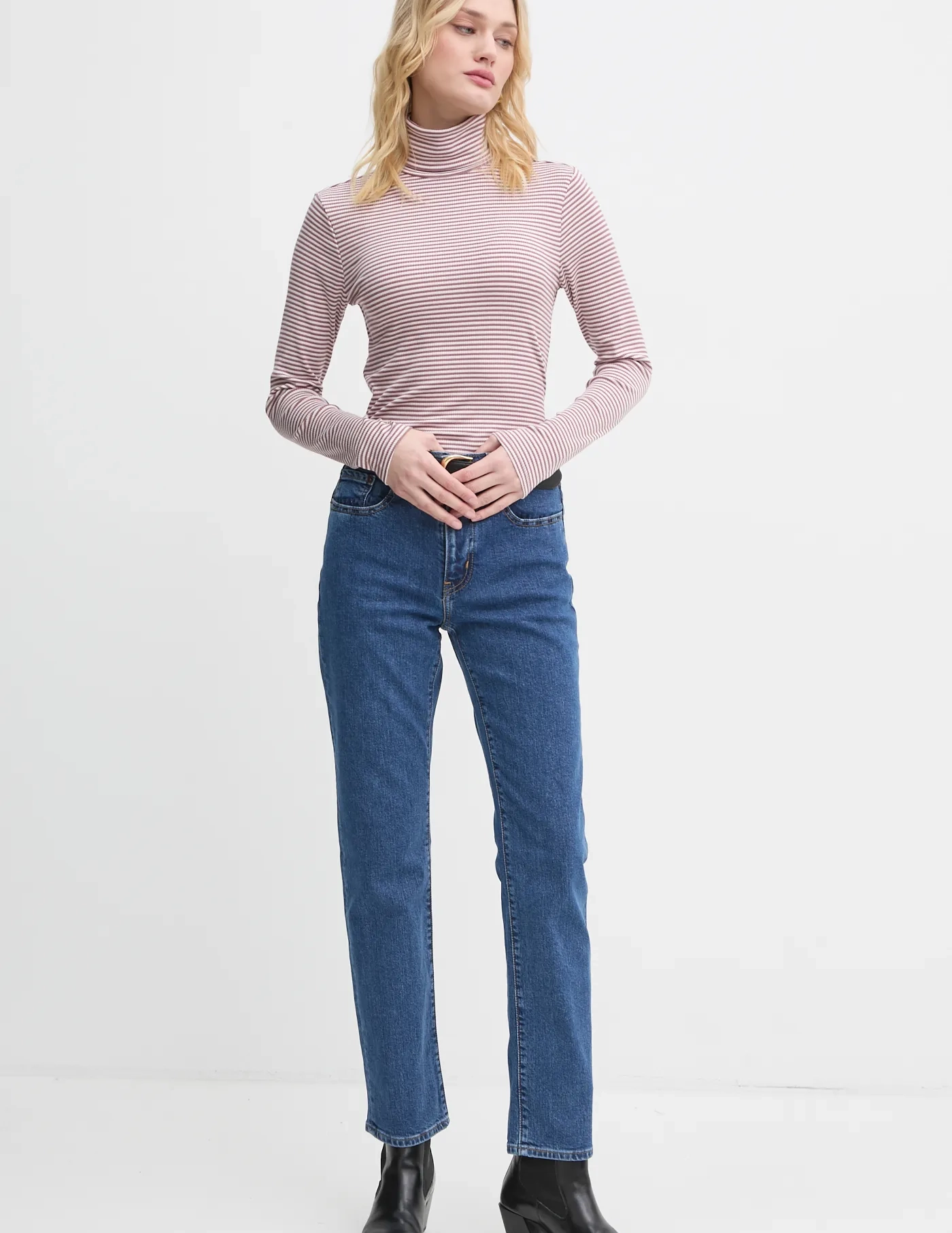 

Джинсы 724 HIGH RISE STRAIGHT Levi's, синий
