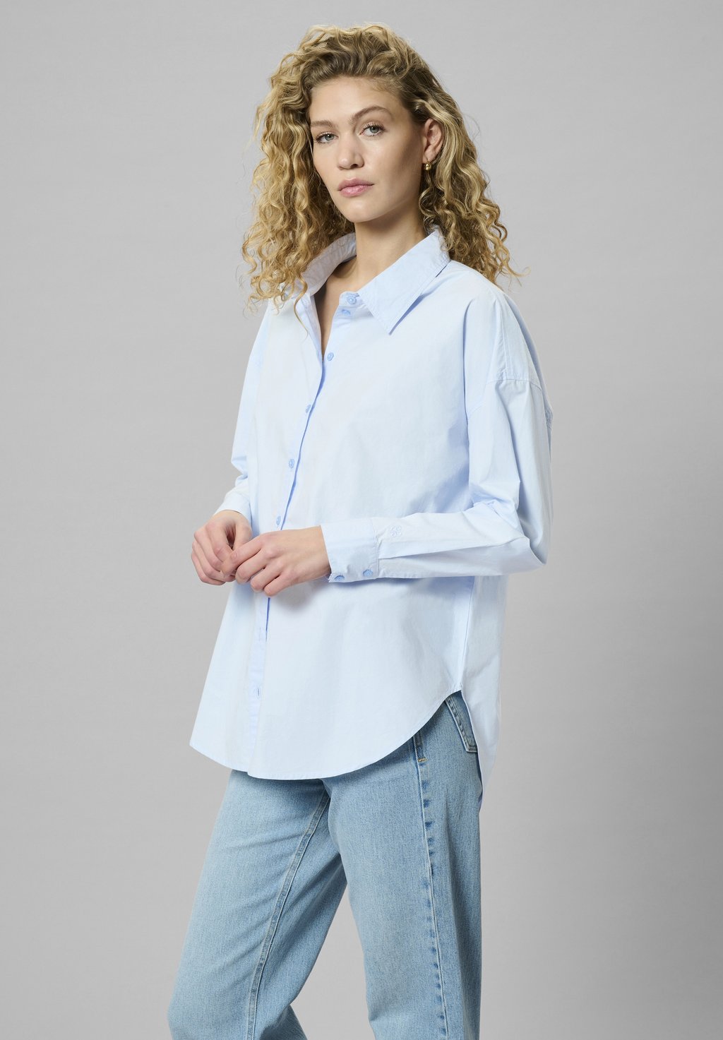 

Блузка на пуговицах THE BOXY My Essential Wardrobe, светло-голубой