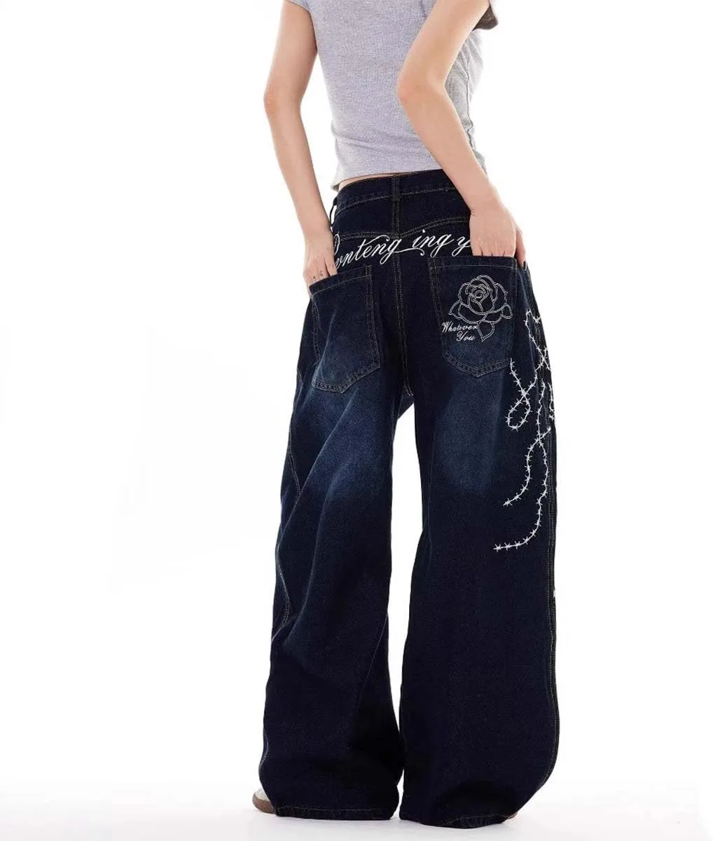 

Y2K джинсы-клеш с вышивкой для женщин, готический дизайн с розами и шипами, свободный крой boyfriend и винтажная потертость MLAFE