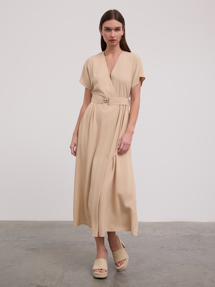 

Длинное платье BGN, бежевый