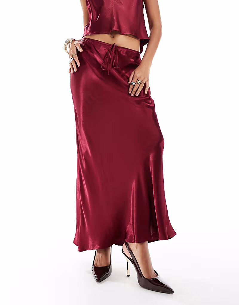 

Юбка макси с косой талией и завязками ASOS DESIGN красного цвета