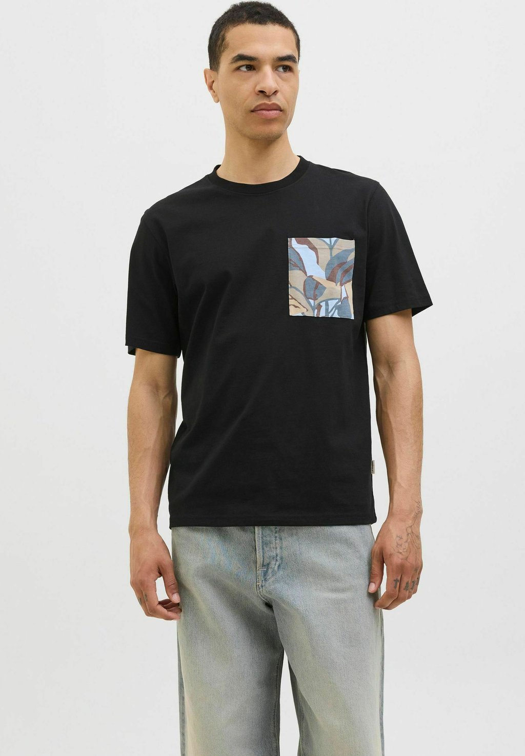 

Футболка с принтом RUNDHALSAUSSCHNITT Jack & Jones, черный