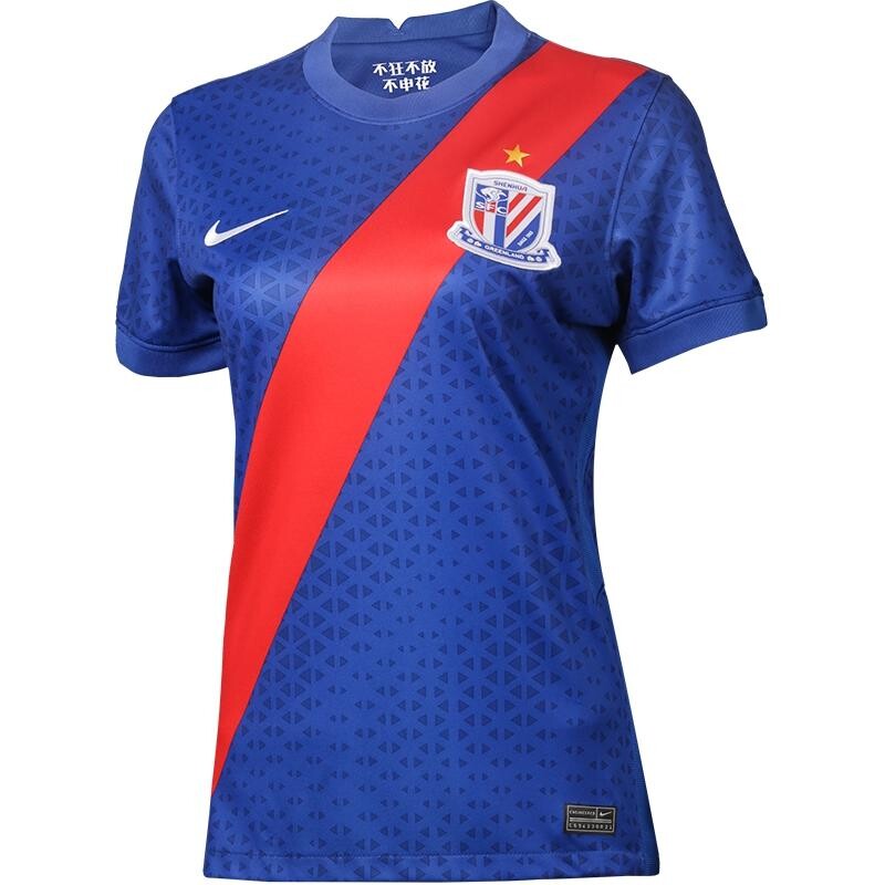 

Футбольная майка женская Vivd Red/Bliss Blue/Обувь белая Nike