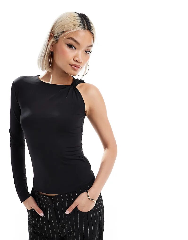 

Топ из полиамида с одним рукавом и узлом черного цвета Pull&Bear