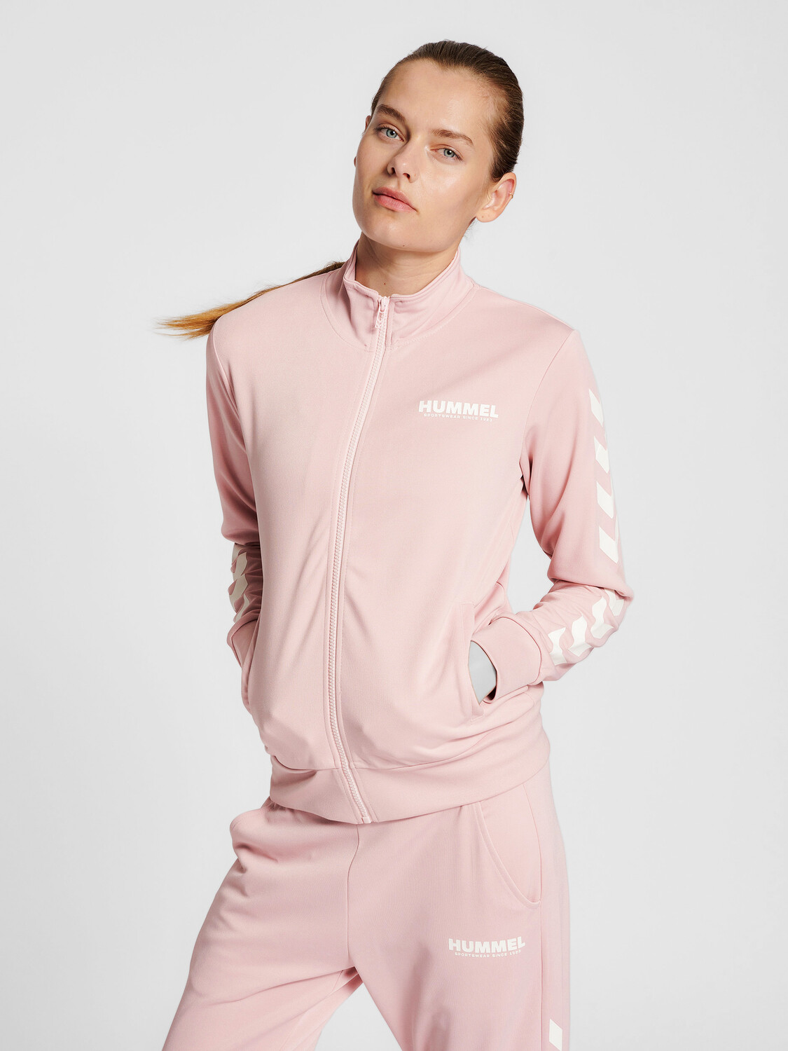 

Толстовка Hummel Reißverschlussjacke Hmllegacy Poly Woman Zip Jacket, цвет CHALK PINK