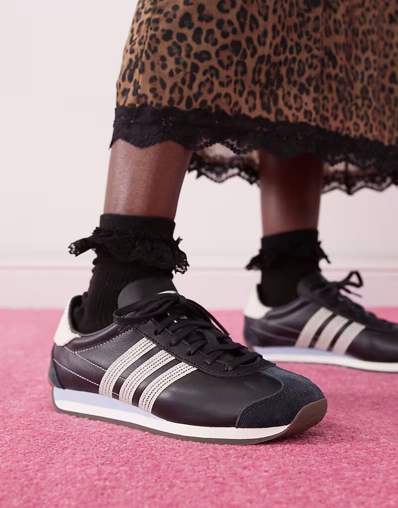Кроссовки Adidas Originals Country OG в черно-белом цвете