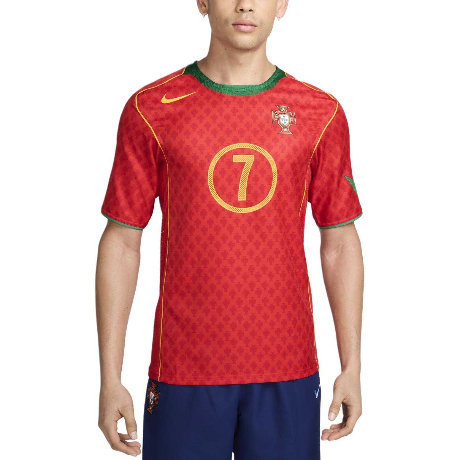 Футболка Luis Figo Portugal 2004 Reissue мужская реплика Nike, красный — фото 2