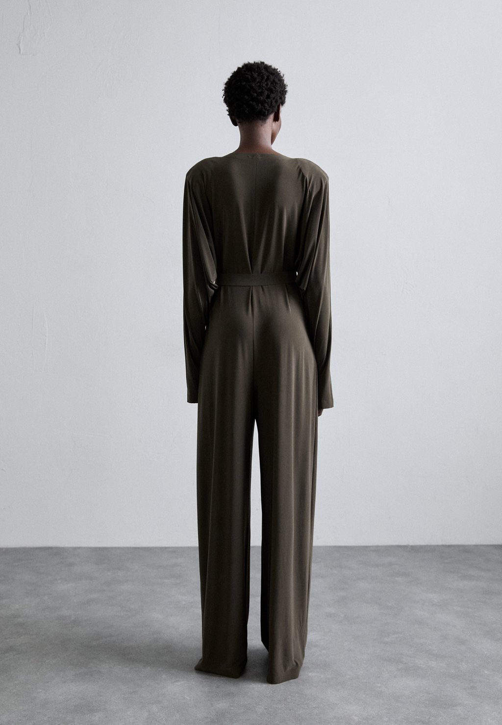 

Комбинезон DOLMAN V NECK SHOULDER PADS Norma Kamali, коричневый