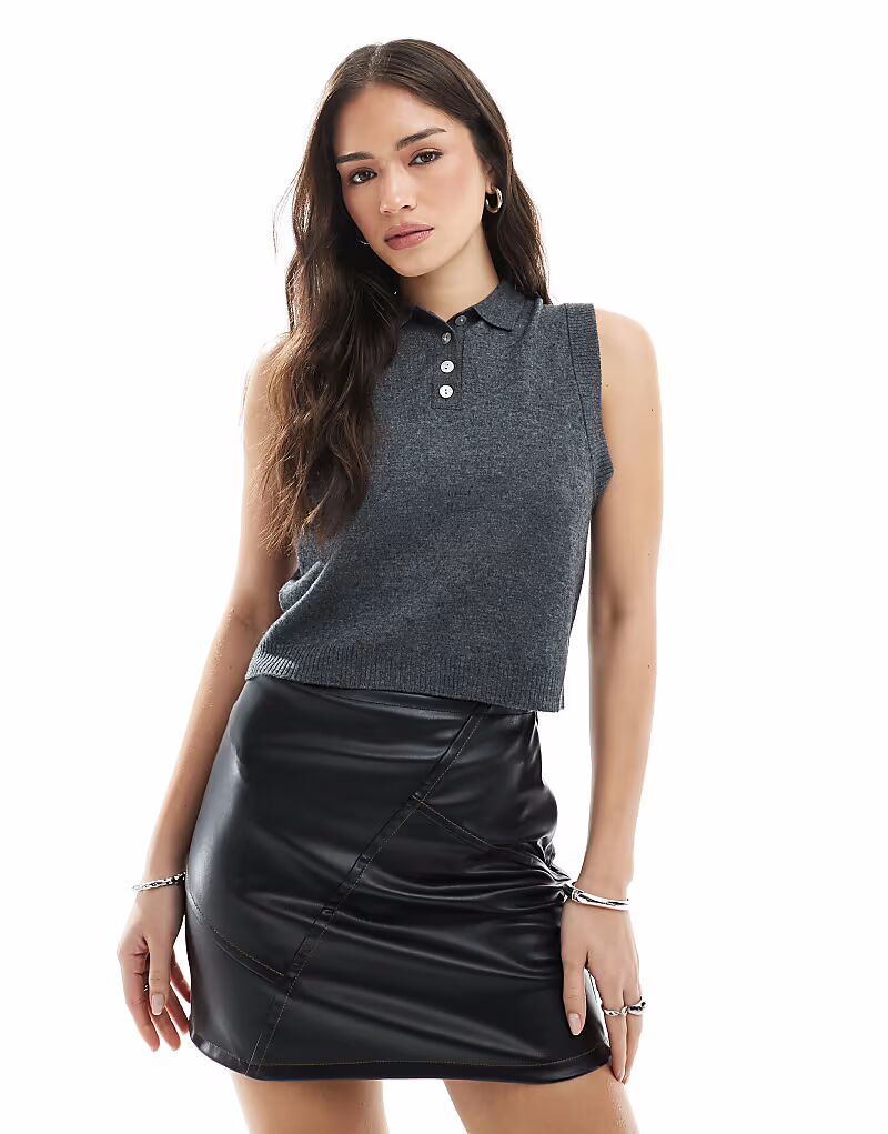 

Мини-юбка из искусственной кожи ASOS DESIGN с контрастными швами черного цвета