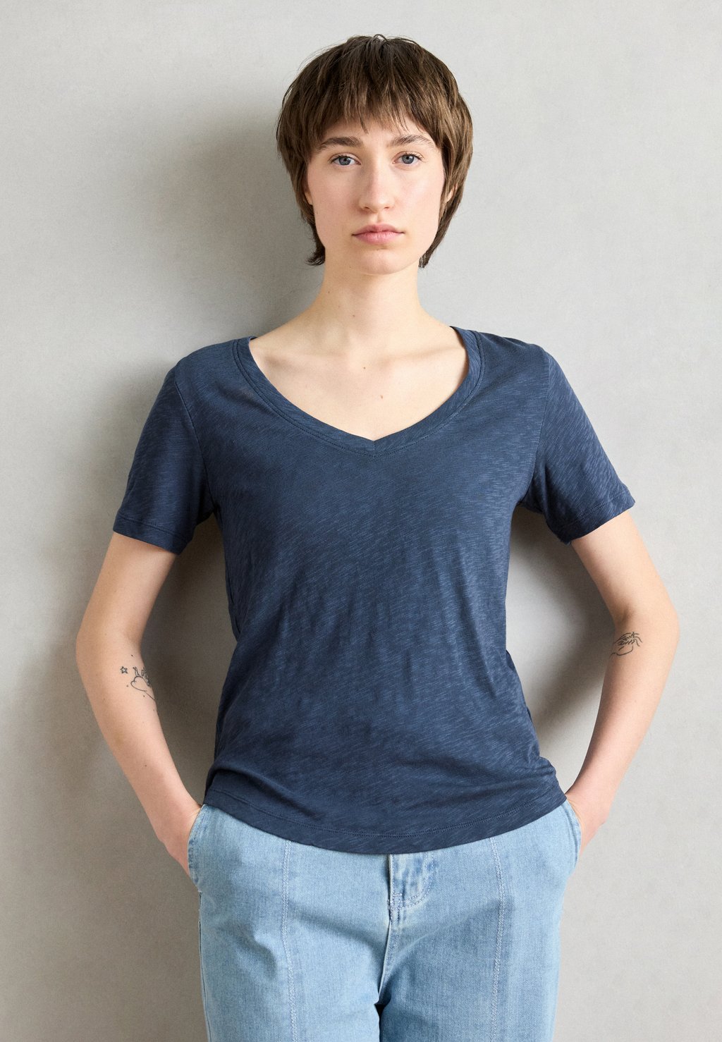

Базовая футболка SHORT SLEEVE V NECK Marc O'Polo, темно-синий