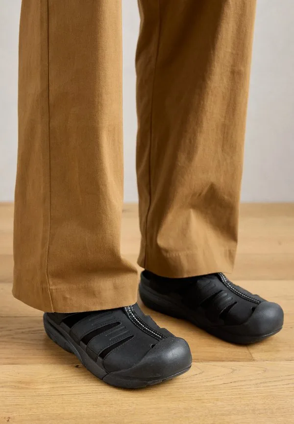 Рыбацкие сандалии для прогулок по юкону Crocs, Black — фото 2