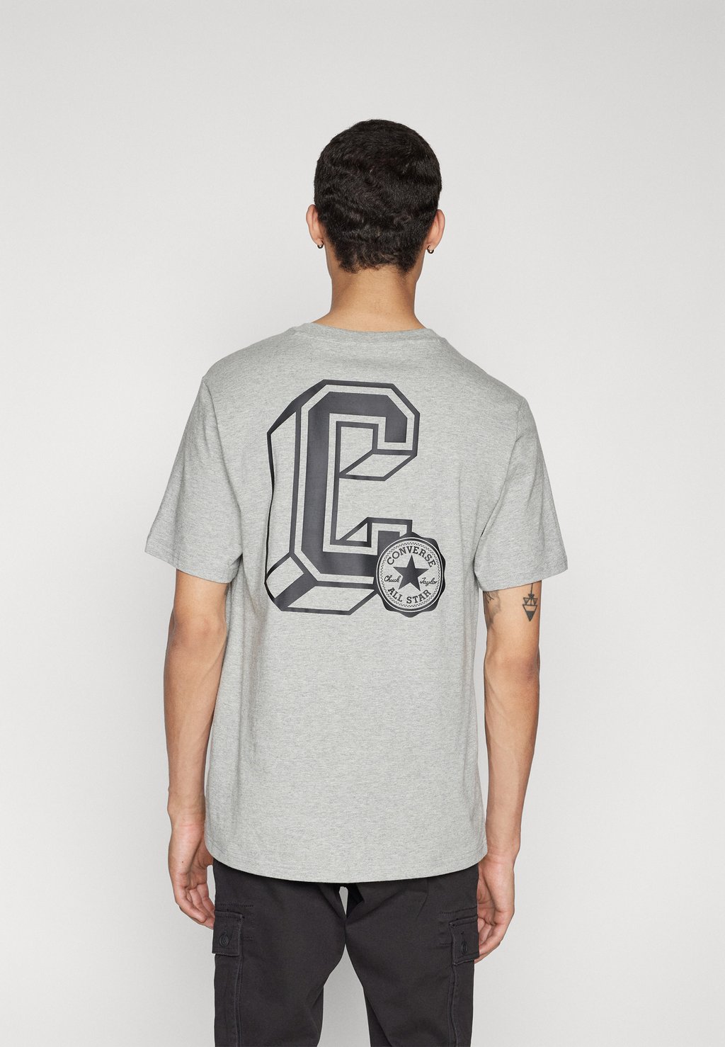 

Принт на футболке CLASSIC SPORT TEE UNISEX Converse, светло-серый