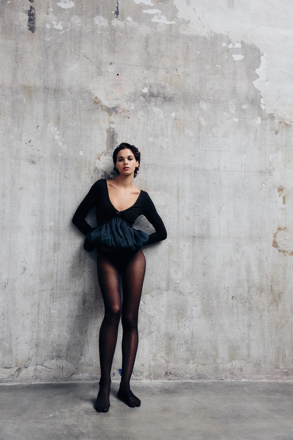 

Объемный цветочный топ ZARA, синий/черный