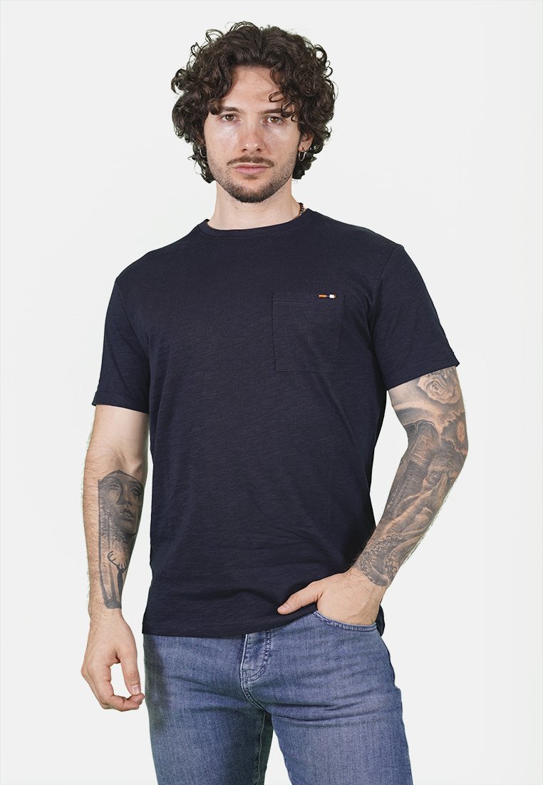 

Базовая футболка INDICODE JEANS, темно-синий
