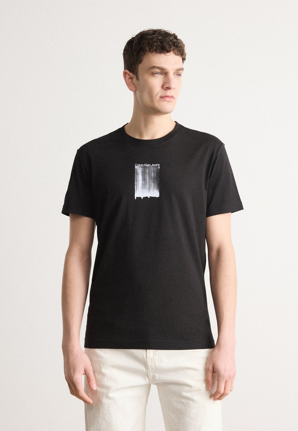 

Футболка с принтом BRUSH STROKE GRAPHIC TEE Calvin Klein Jeans, черный