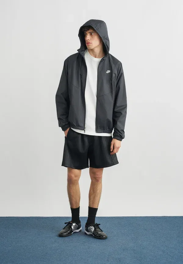 Куртка Nike Sportswear M nk wr lnd jkt 26 light jacket, черно-белый — фото 2
