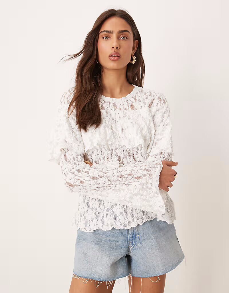 

Топ Gina Tricot из трикотажного джерси с фестончатым кружевом и длинными рукавами в винтажном белом цвете