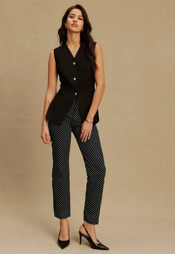 

Жилет приталенного кроя с пуговицами. Next, Black