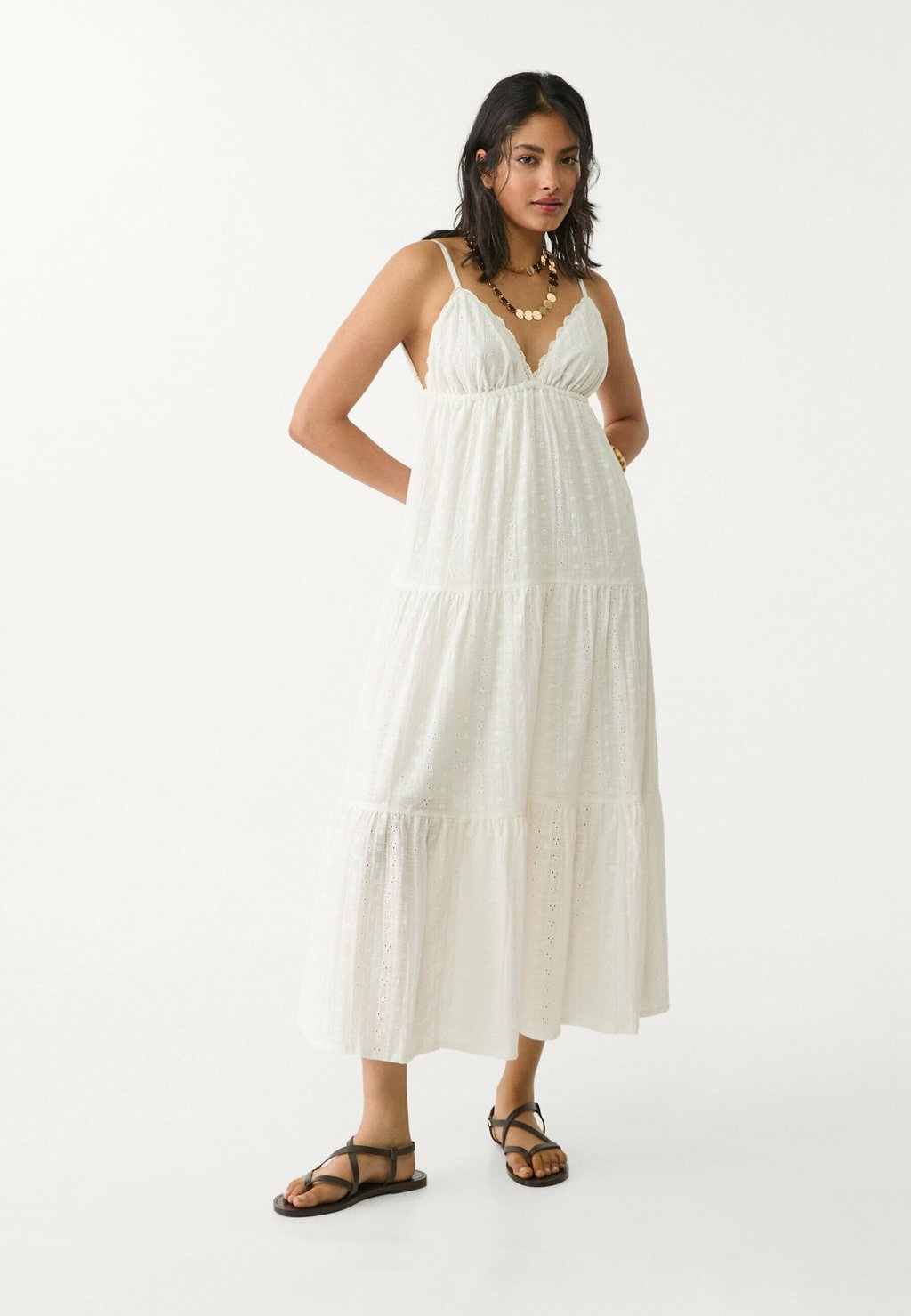 

Платье макси EMBROIDERED FLOWING Stradivarius, белый