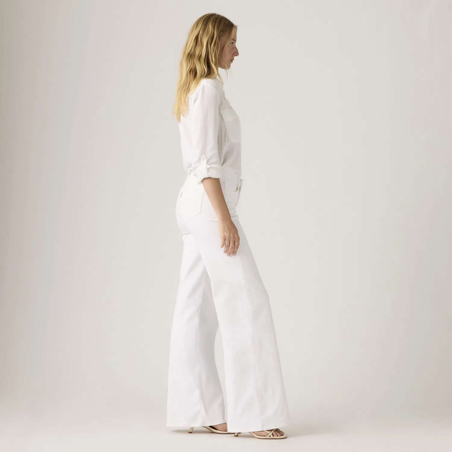 318 Формирующие джинсы для женщин с широкими штанинами Levi's, White — фото 4