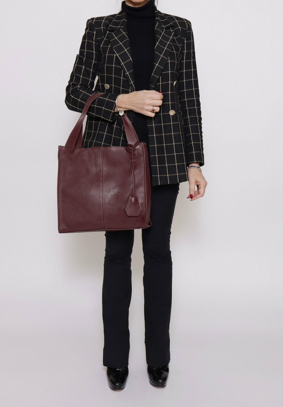 

Сумка-шоппер Chiara Ferretti SHOULDER, D Bordo Scuro Dark Bordeaux/Bordeaux