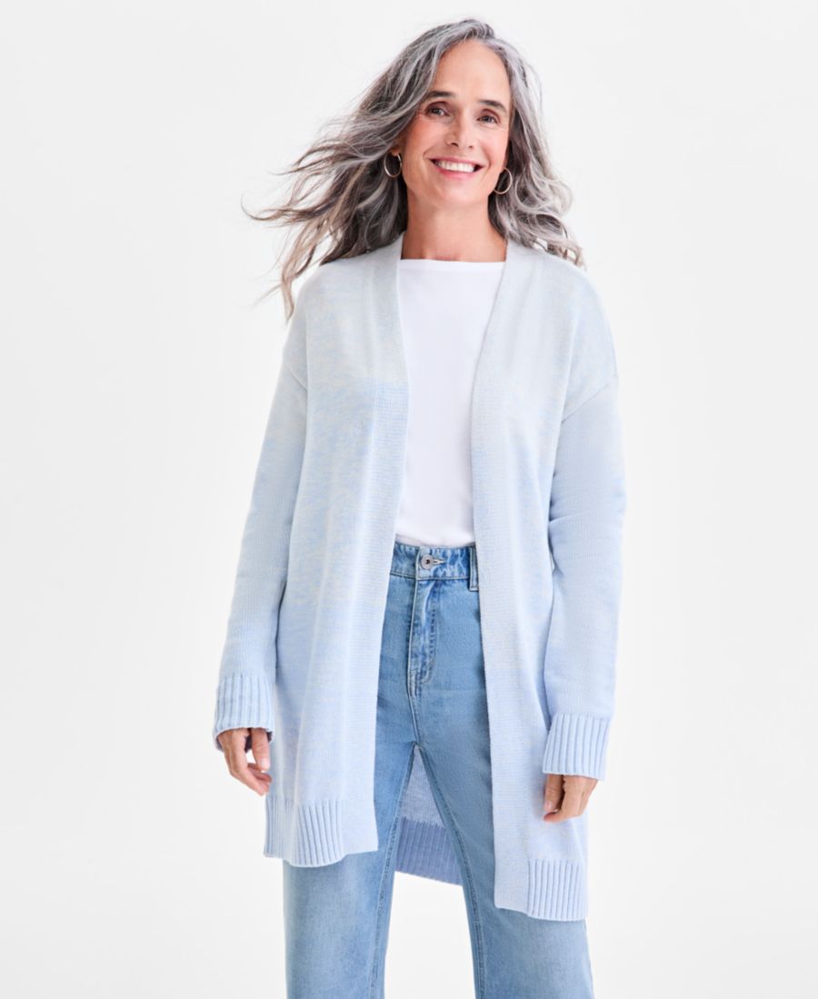 

Укороченный кардиган с градиентным переходом цвета и открытым передом, эксклюзивно представлен в Macy's Style & Co, Croquis