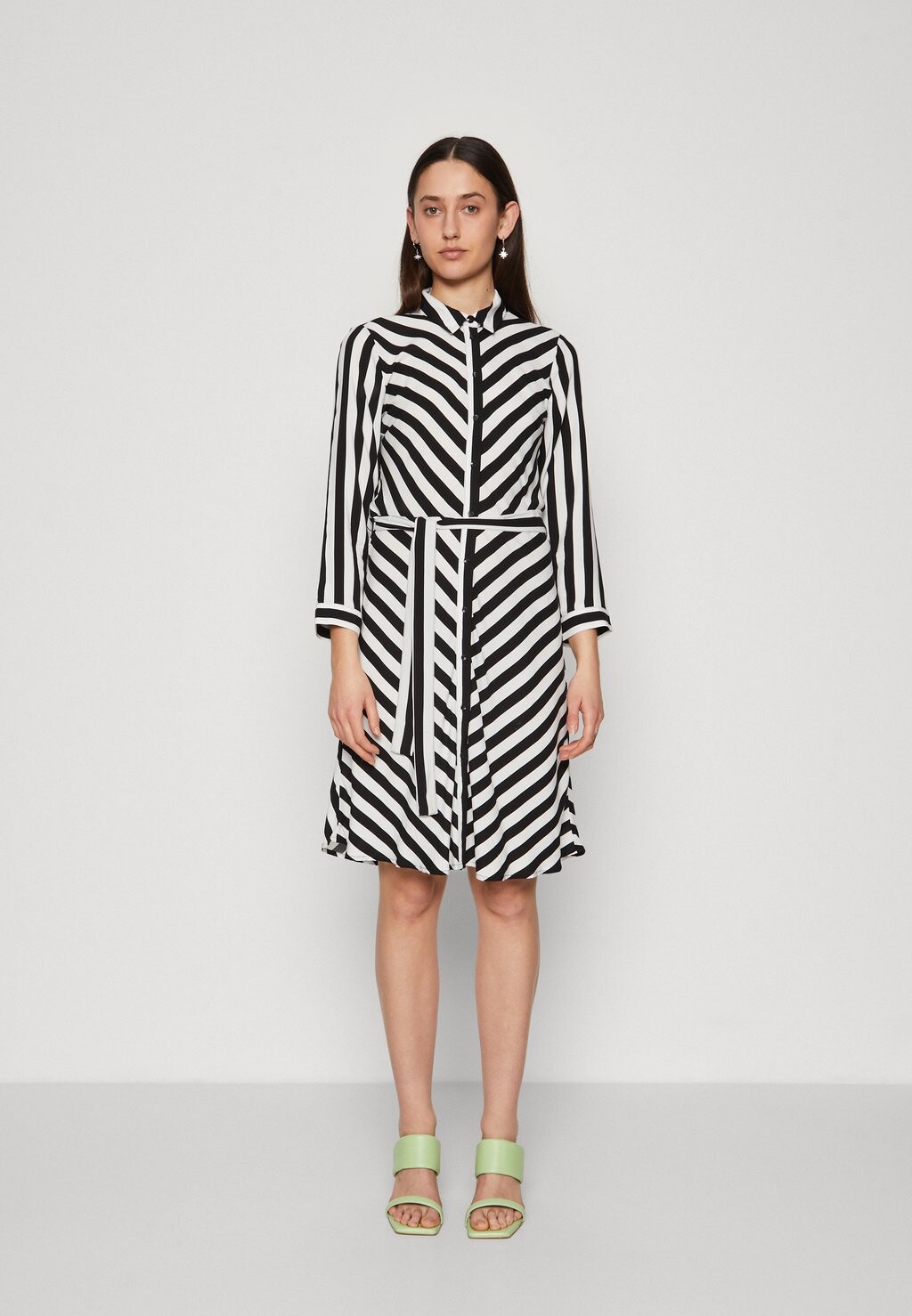 

Платье-блузка YASSAVANNA 3/4 SHIRT DRESS Yas Tall, цвет star white/black