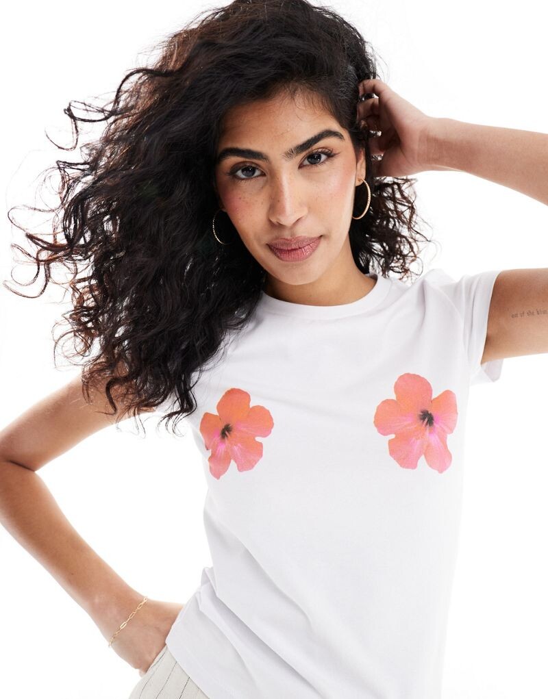

Белая мини-футболка с красным цветком гибискуса ASOS DESIGN