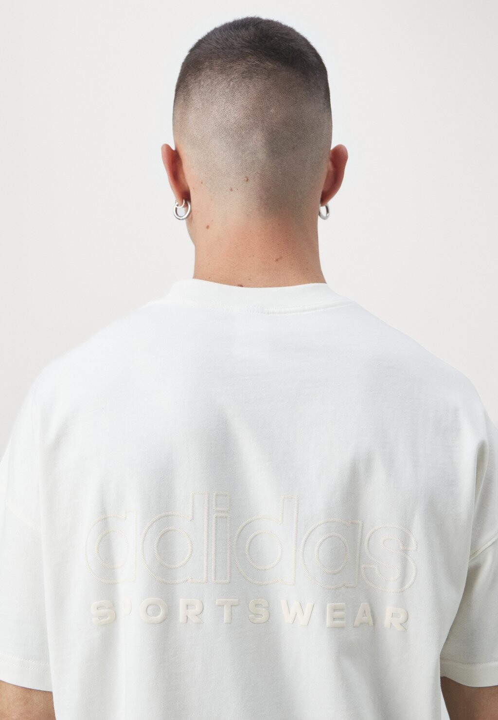 

Базовая футболка adidas Sportswear, кремово-белая All Szn Graphic